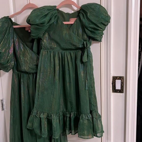 Jessa Kae Mommy & Me matching green puff sleeve faux wrap dresses - Picture 2 of 13